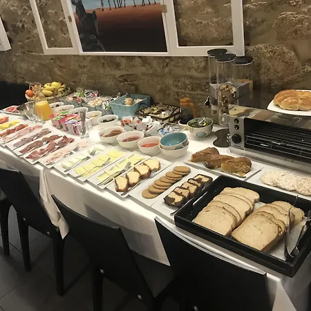 מלון Lois א-קורוניה