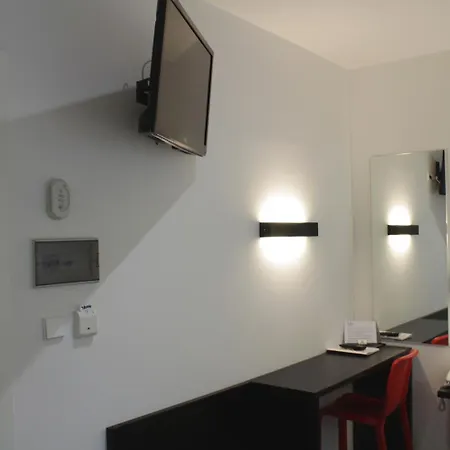 Lois Hotel 2*