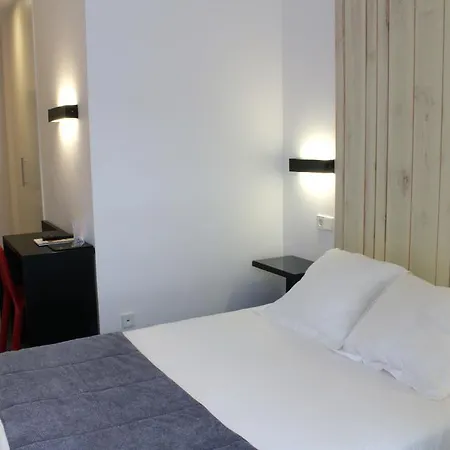 Lois Otel 2*
