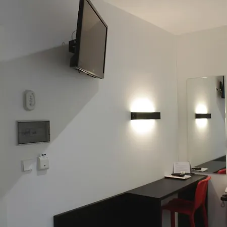 Lois Otel 2*